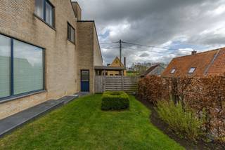 Deze perfect onderhouden open bebouwing bevindt zich op de grens van Gavere en Semmerzake, met dus een uitstekende bereikbaarheid tot...