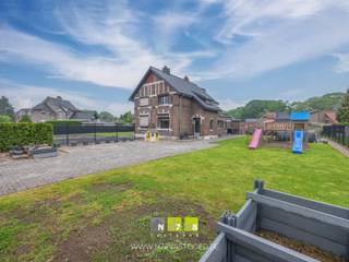 CHARMANTE HALFVRIJSTAANDE WONING OP EEN PERCEEL VAN 7A88CA TE MAASMECHELEN (EISDEN)TROEVEN- Op een boogscheut van het centrum van Maasmechelen, de...