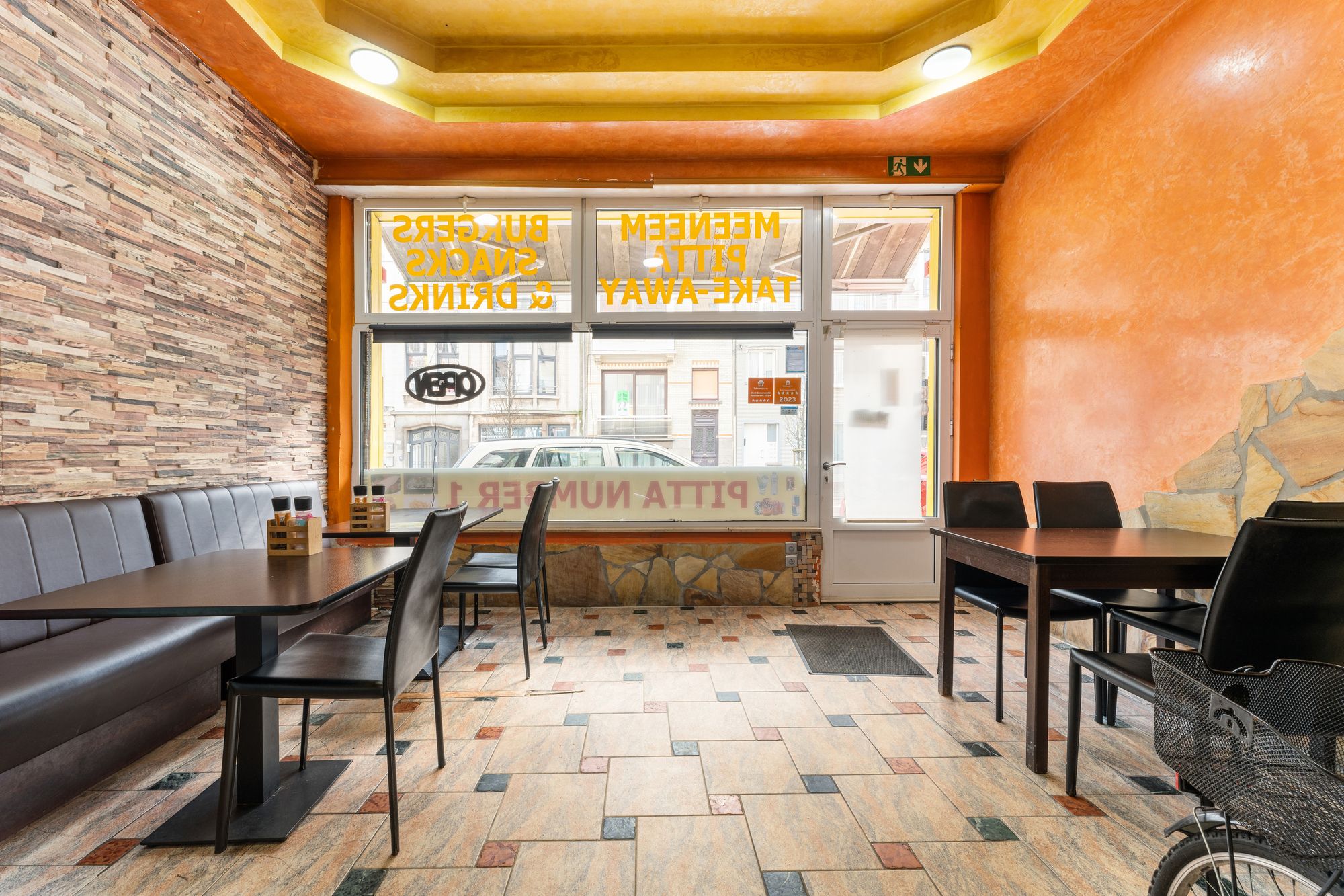 Commercieel gelegen handelszaak met bijhorende woonst te Blankenberge - foto 3