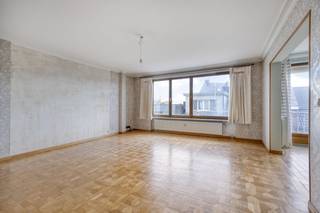 In de Wemmelsestraat te Strombeek-Bever bevindt zich dit ruim appartement met 3 kamers. Het appartement kent de ideale ligging met alle...