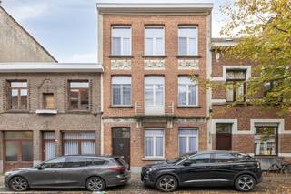Te koop in Deurne-zuid in de omgeving Muggenberg-Arena - een op te frissen burgerwoning met stadstuin gelegen in een groene en centrale...