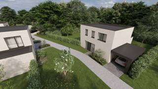 In het charmante en rustige Villa-S, een nieuwe kleinschalige verkaveling in een doodlopende zijstraat, vind je deze stijlvolle en energiezuinige woning. Ideaal gelegen in het landelijke Zomergem, dichtbij scholen, winkels, openbaar vervoer en natuurgebieden zoals de Lembeekse Bossen en de Oude Kalevallei.<br /><br />Deze open bebouwing biedt een lichtrijke leefruimte met open keuken en berging, perfect voor wie houdt van ruimte en comfort. Op het gelijkvloers bevindt zich bovendien een afzonderlijke bureelruimte – ideaal voor thuiswerk of als hobbykamer.<br /><br />Boven bevinden zich 3 volwaardige slaapkamers en een comfortabele badkamer uitgerust met zowel ligbad als inloopdouche.<br /><br />De woning ligt op een royaal perceel van 656 m², met een zonnige tuin waar je volop kan genieten van rust en privacy. Er is ook ruimte voorzien voor het plaatsen van een carport.<br /><br />Duurzaam & comfortabel wonen dankzij de lucht-waterwarmtepomp en ventilatiesysteem type D.<br /><br />📍 Toplocatie tussen stad en natuur: vlotte verbinding met Gent & Eeklo, én volop wandel- en fietsmogelijkheden in de buurt.