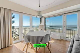 Ontwaken met een eindeloos uitzicht op zee? In dit moderne tweeslaapkamer hoekappartement op de 6de verdieping van de Zeedijk in Middelkerke wordt...