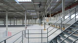 Nieuwbouw logistiek magazijn van 12.300 m² in combinatie met 475 m² mezzanine en 402 m² kantoren te huur en dit alles in een groene...