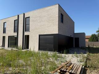 Project Tabaksveld bestaat uit 2 tijdloze en kwalitatieve halfopen woningen. De woningen zijn gelegen op het einde van een doodlopende straat in...