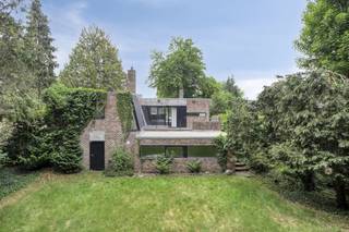 Langs de Maalse Steenweg bevindt zich dit verrassend ruim (378 m² bewoonbare oppervlakte), polyvalent huis (°1976 - EPC 249) op een perceel van...
