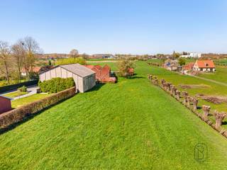 Deze bouwgrond is zeer goed gelegen, genietend van een prachtig open zicht. Geen bouwverplichting, voor de bouw van een villa. Mogelijkheid bijkopen aanpalende bouwgrond. Veel potentieel, op een mooie locatie!