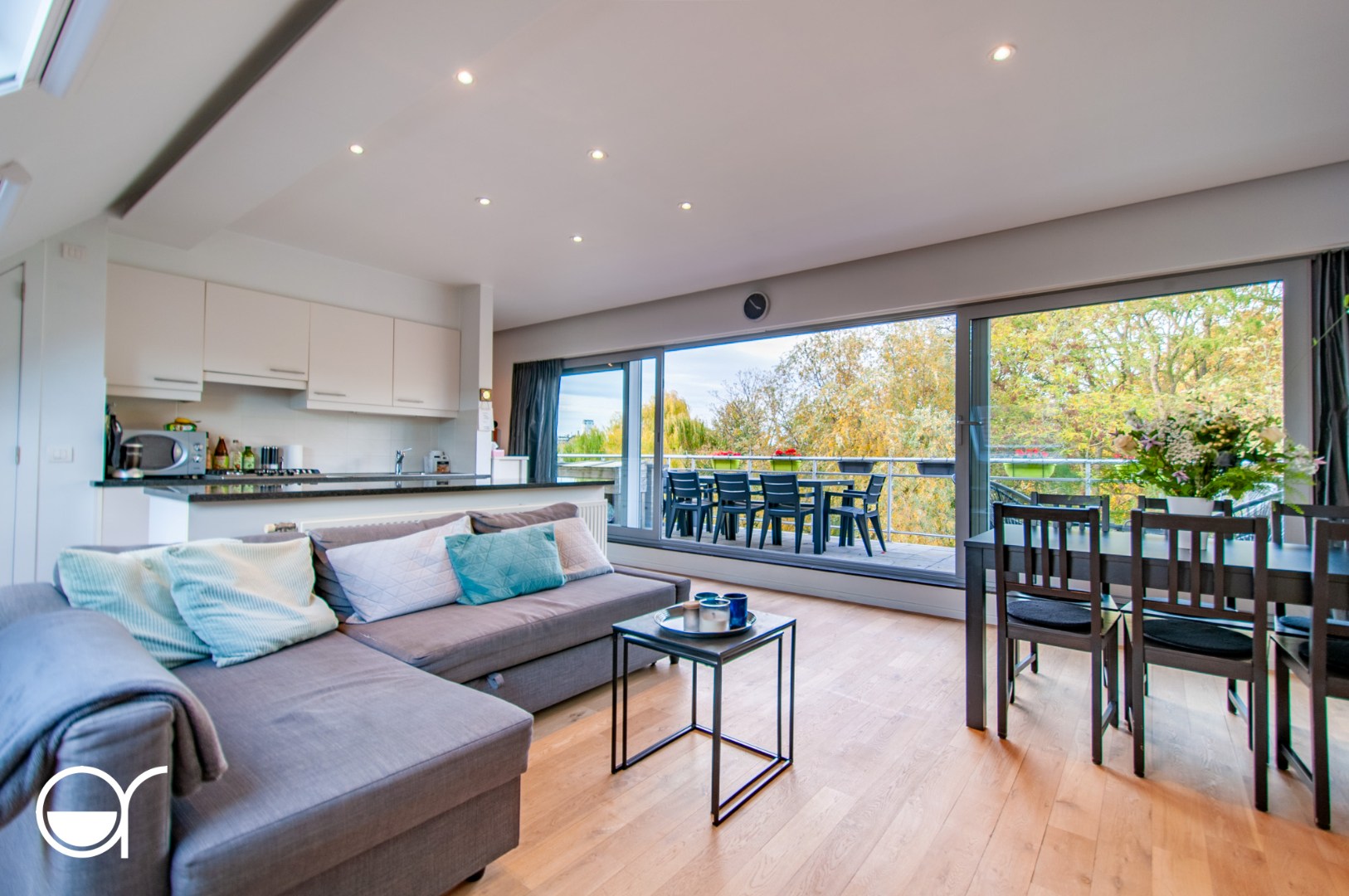 Lichtrijk één-slaapkamerappartement op de derde verdieping met prachtig uitzicht - foto 5