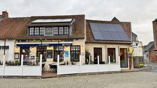 Op de Kleine Markt van het pittoreske kunstenaarsdorp Watou bevindt zich dit charmante en volledig ingerichte restaurant met woongelegenheid...