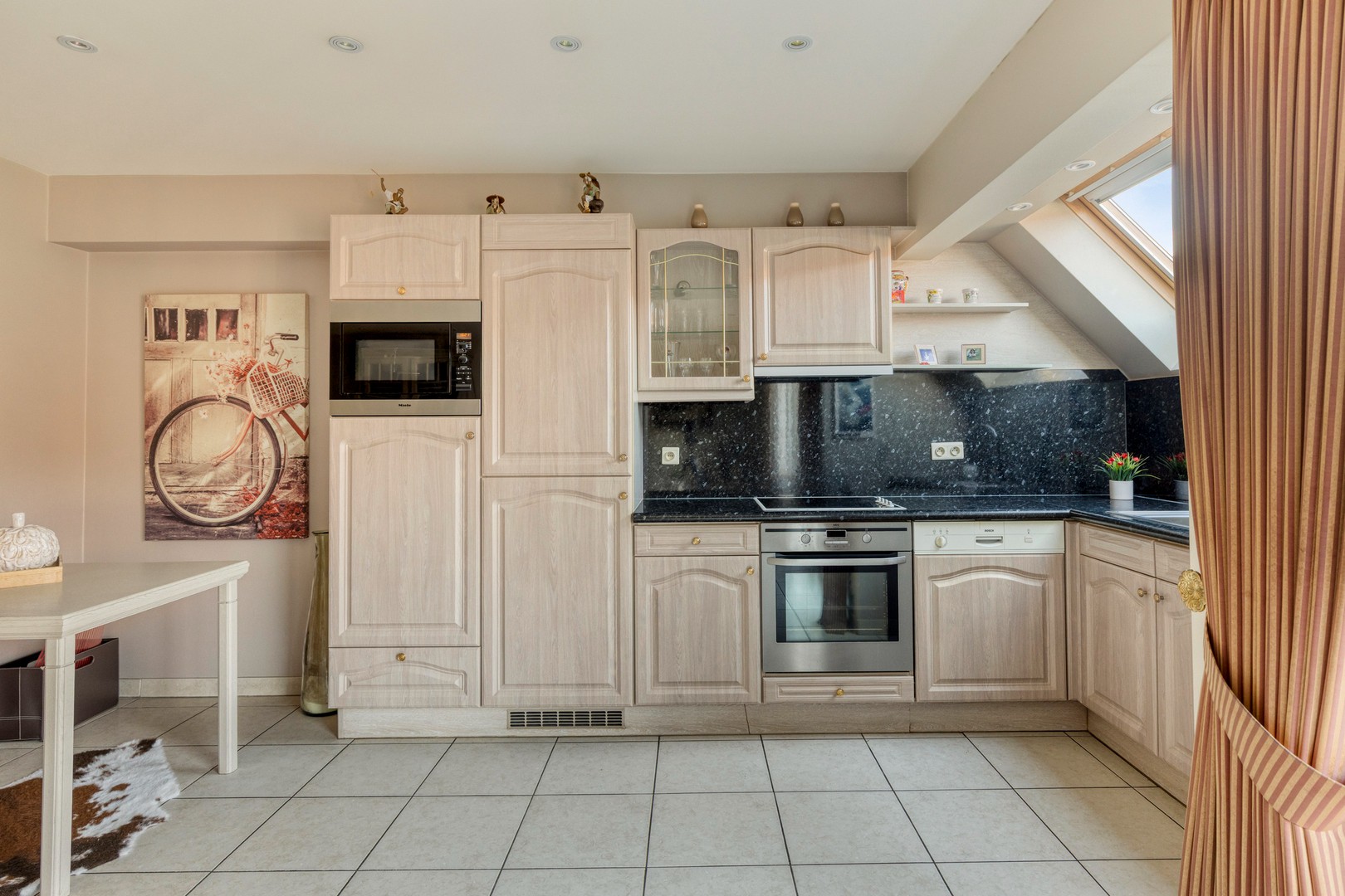 Ruim, instapklaar appartement met 2 slaapkamers en garage in het centrum van Roeselare - foto 5