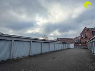 In dit verzorgde garagecomplex, ter hoogte van de Guido Gezellelaan nr 95-97, worden 17 garageboxen te koop aangeboden.Deze zijn momenteel allemaal...