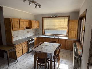 Troeven: * Ruim perceel van ±7a 40ca * 3 slaapkamers + uitbreidingsmogelijkheid op zolder * Inpandige garage en kelder * Lichtrijke leef- en...