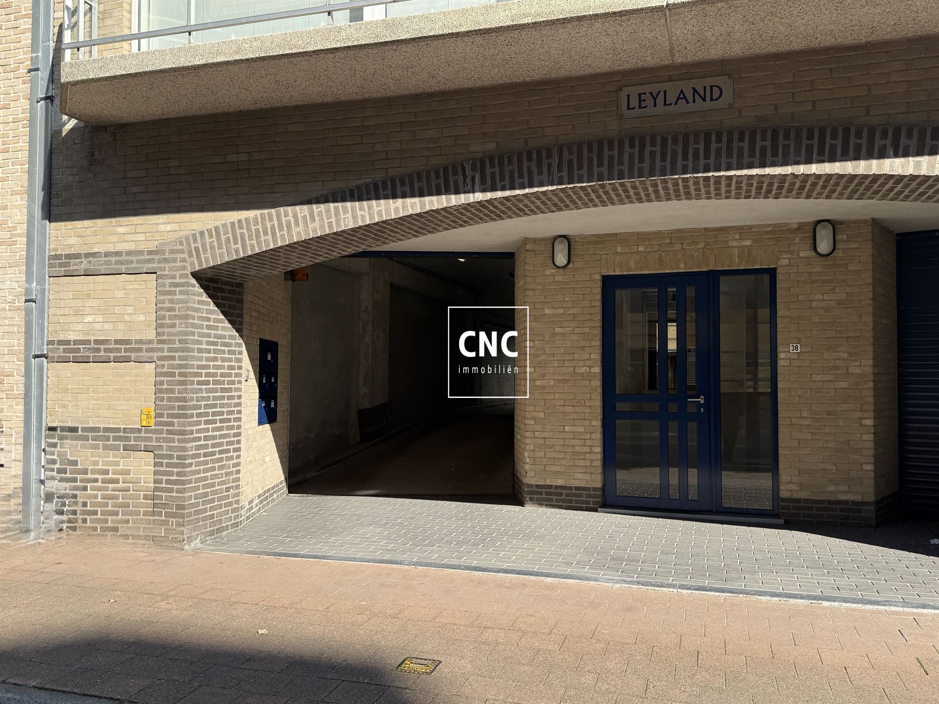 Gelijkvloerse, ruime garagebox in het centrum van Knokke - foto 2