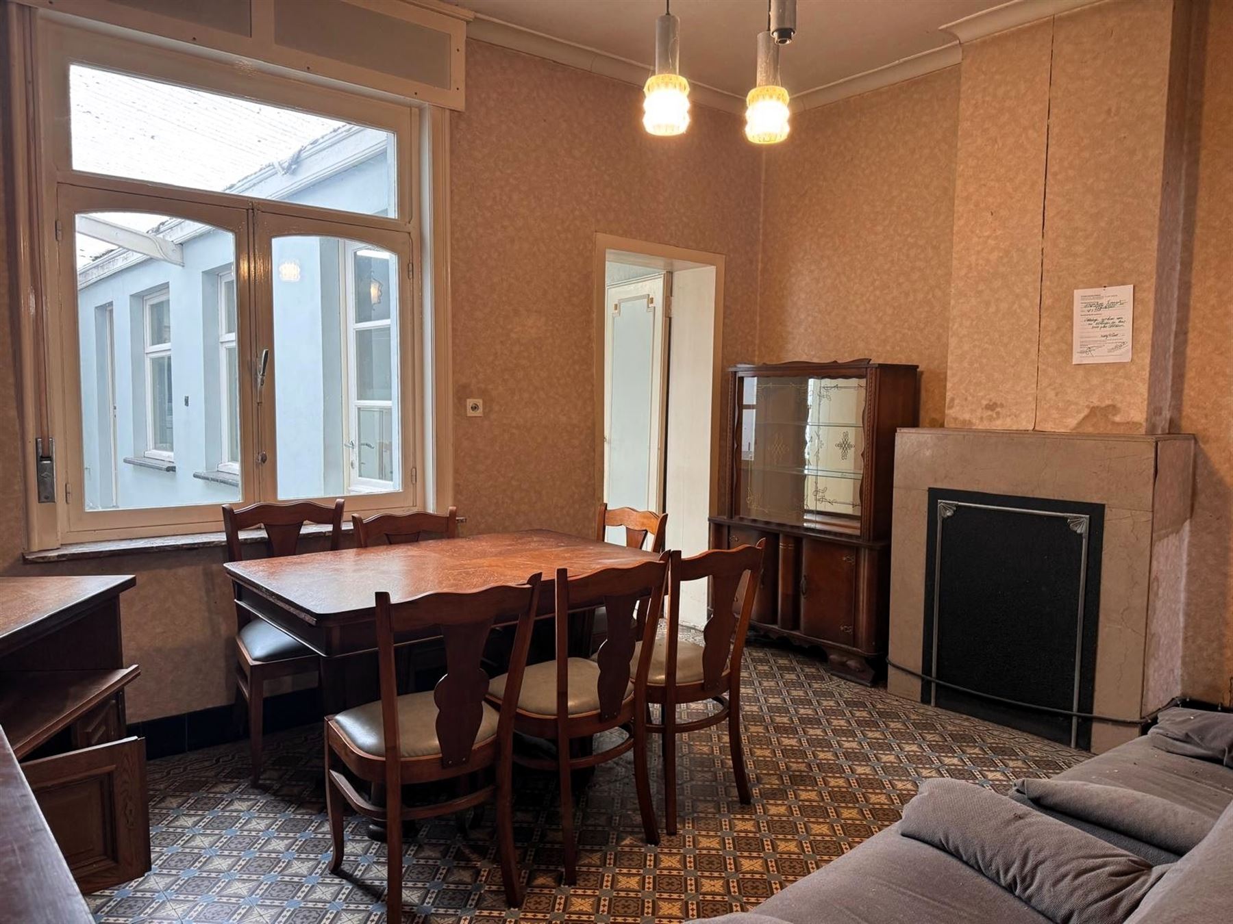 Renovatiewoning met potentieel op 328 m² in het centrum Zwevegem

 - foto 2