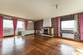 Lichtrijk 3-slaapkamerappartement met groot potentieel!Ben je op zoek naar een ruim en lichtrijk appartement dat je volledig naar eigen smaak kan...