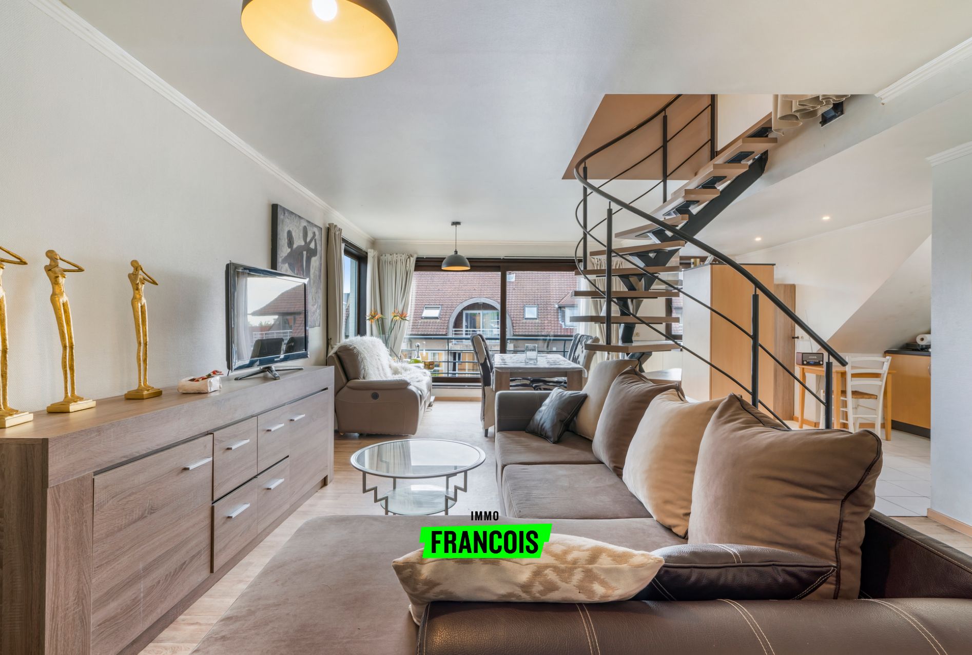 Ruim duplex appartement met drie slaapkamers in het centrum van De Haan - foto 1