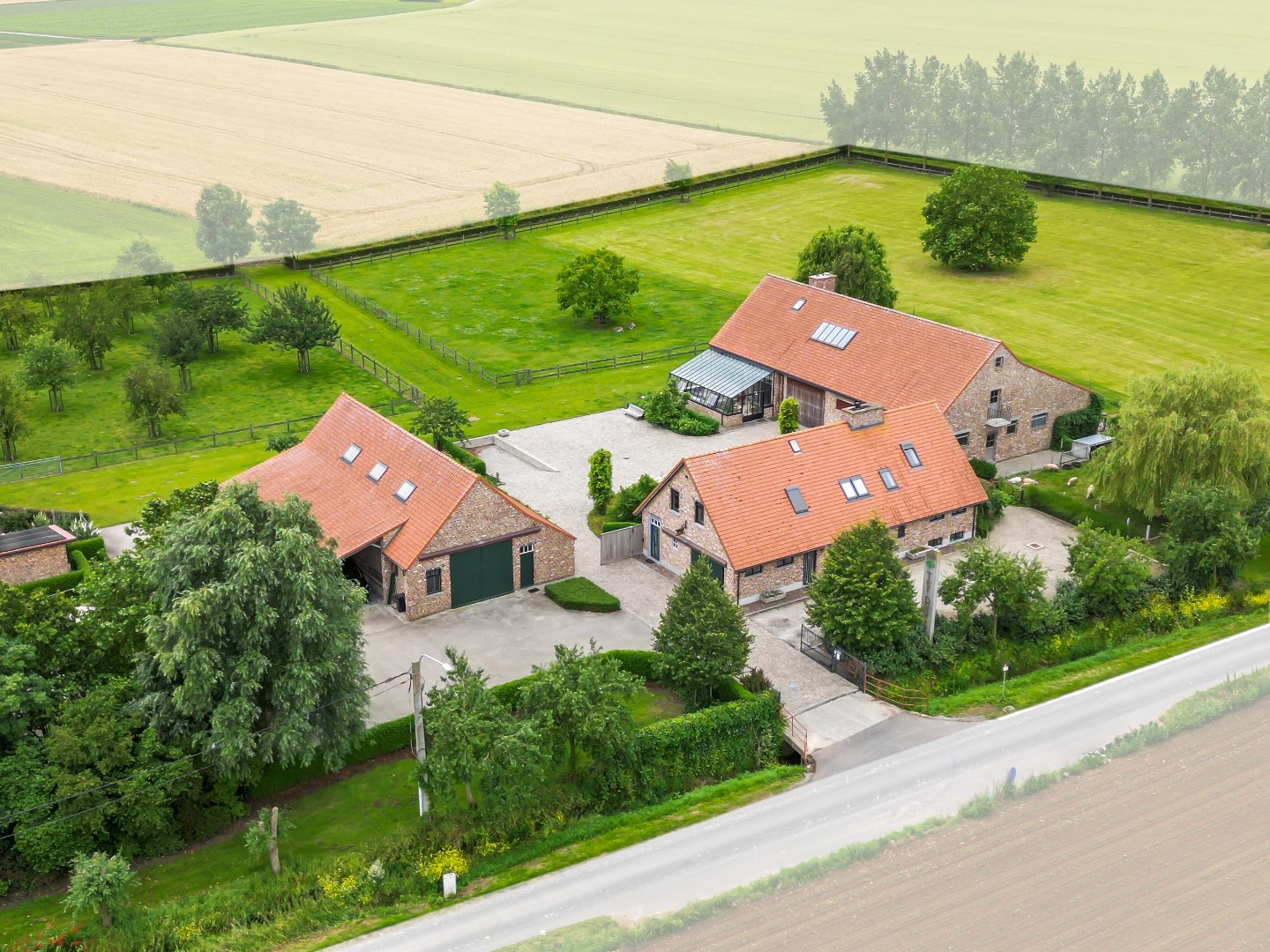 Unieke vierkantshoeve op toplocatie in Heuvelland te koop! - foto 1