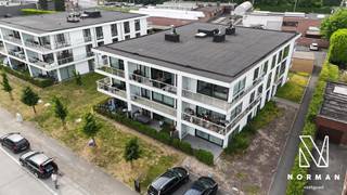 Dit modern afgewerkt appartement bevindt zich op de tweede verdieping van een recente residentie.Bij het betreden van het appartement kom je meteen...
