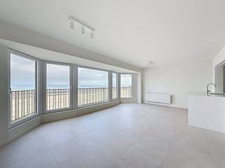 Op de zeedijk te Koksijde vinden we dit recent gerenoveerd appartement met 2 ruime slaapkamers. Het appartement bevindt zich vlakbij zee en de...