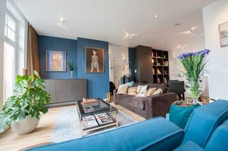 APPARTEMENT UNIQUE DANS UNE MAISON DE MAITRE CLASSIFIE, AU PLACE PRINCESSE CLEMENTINE3ième étage : Entrée, joli séjour avec vue magnifique sur la...