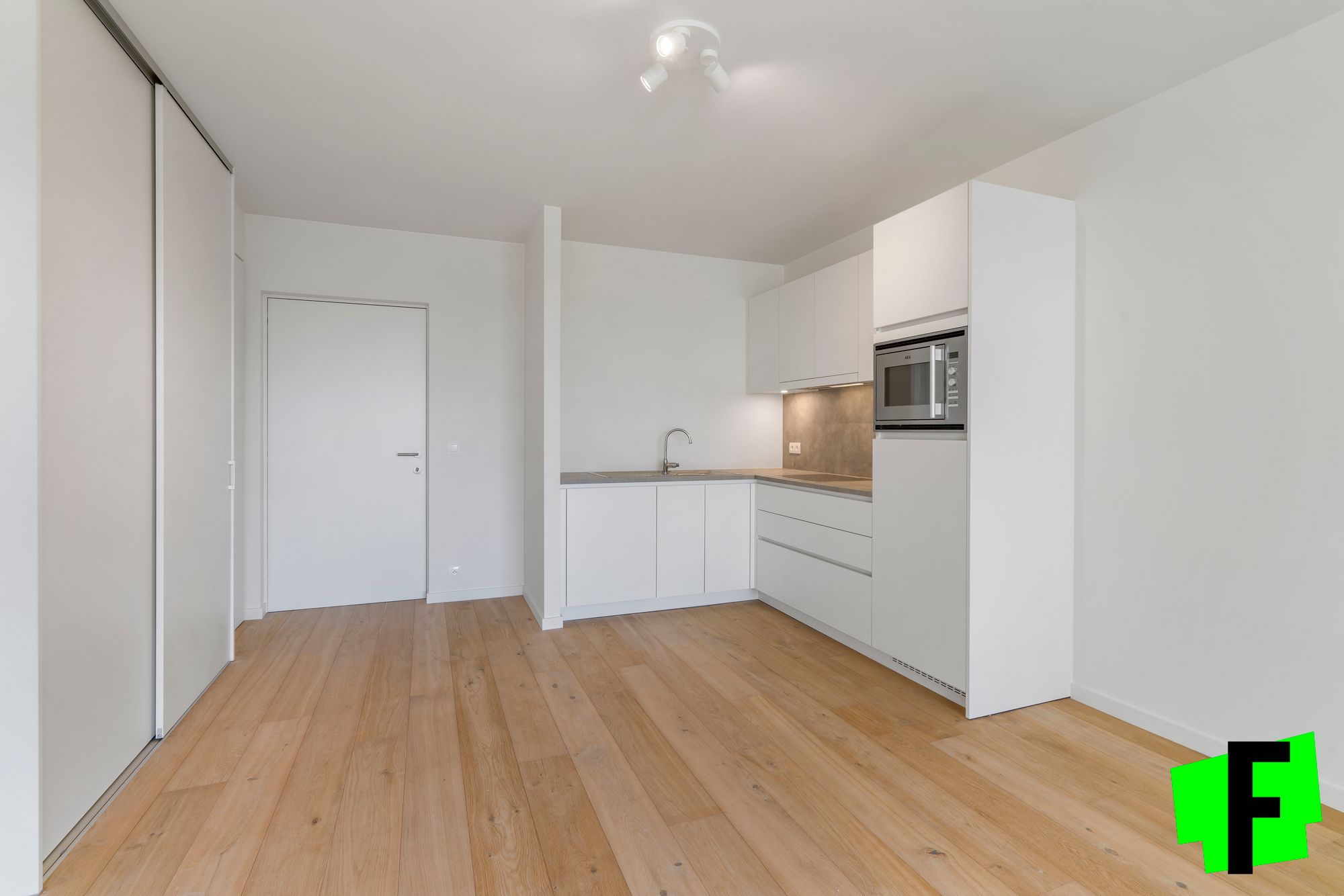 Verhuurde assistentieflat met zonnig terras in hartje Sint-Idesbald. - foto 4