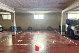 Een genummerde autostaanplaats in een afgesloten garagecomplex.<br />Staanplaats is te bereiken via een automatische poort. De ingang van het garagecomplex bevindt zich in de Lauwerstraat.<br /><br />Huurprijs €85 per maand excl. BTW