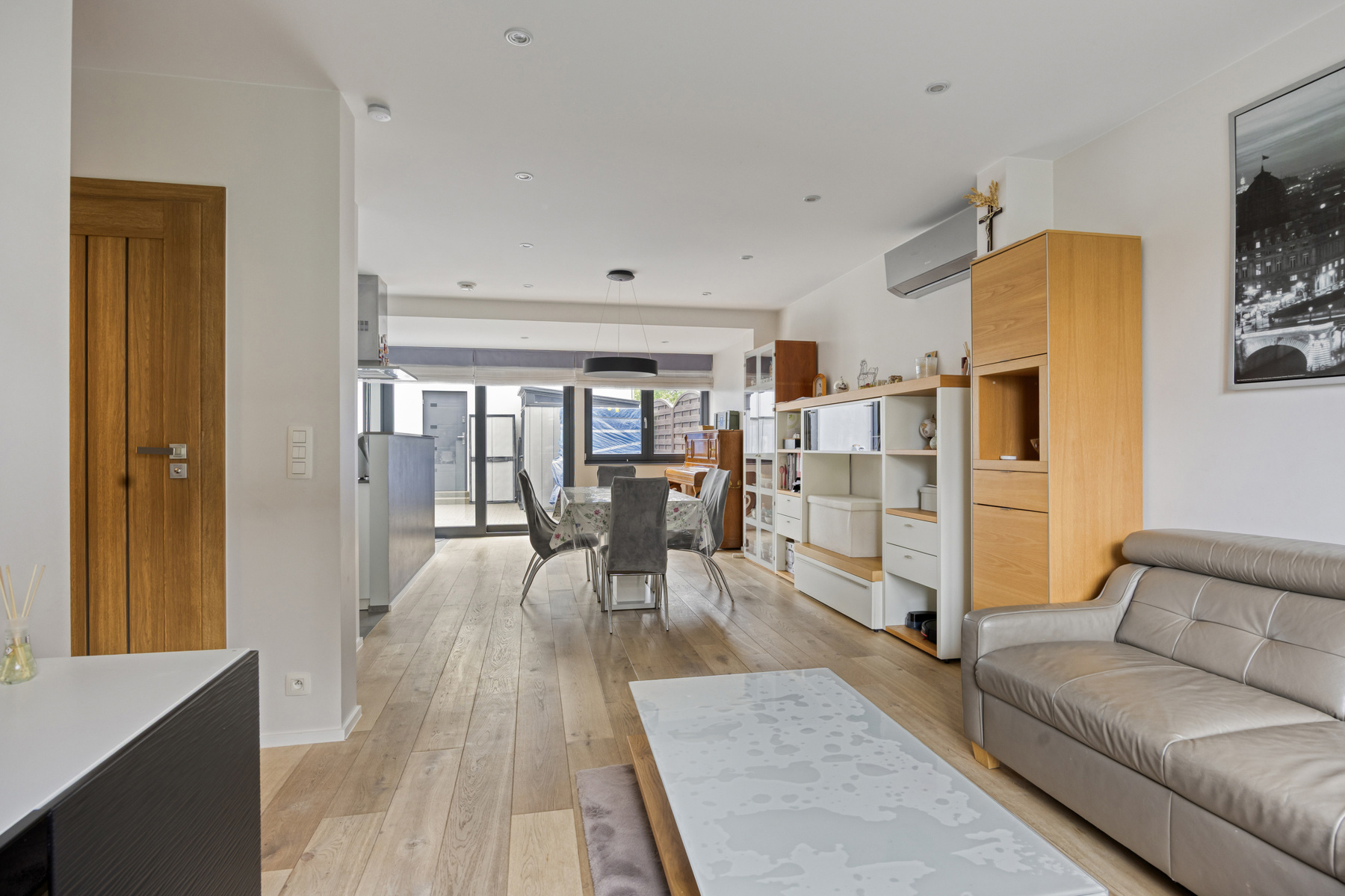 Gerenoveerde woning met 3 slaapkamers, 2 badkamers en garage - foto 5