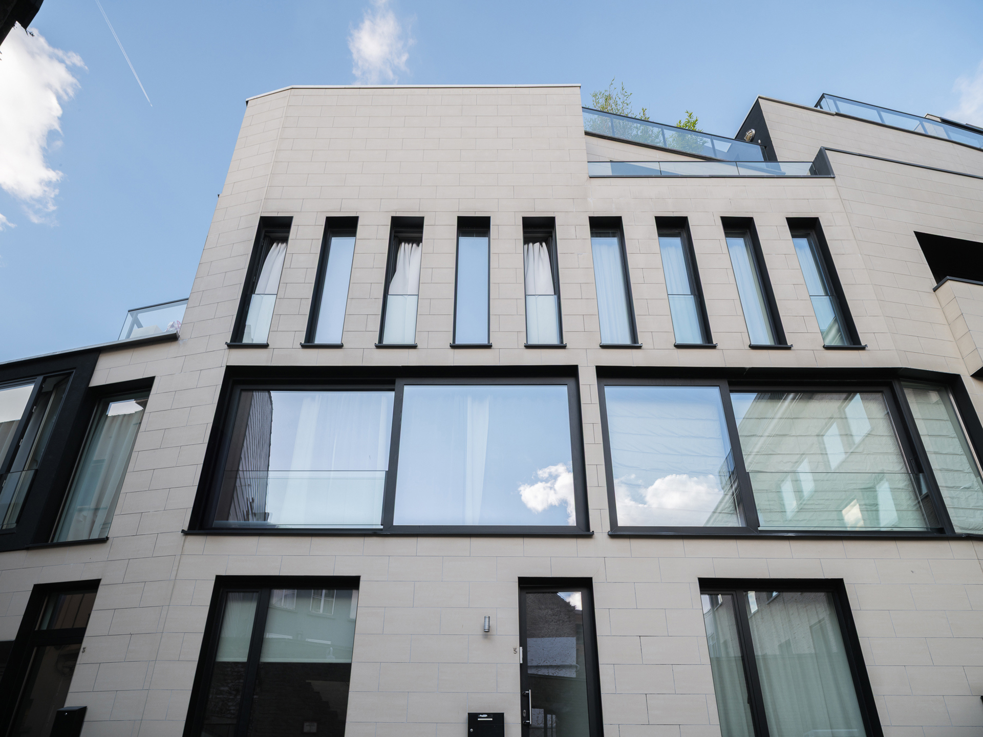 Unieke 2 slaapkamerwoning met dakterras in centum Gent   - foto 2