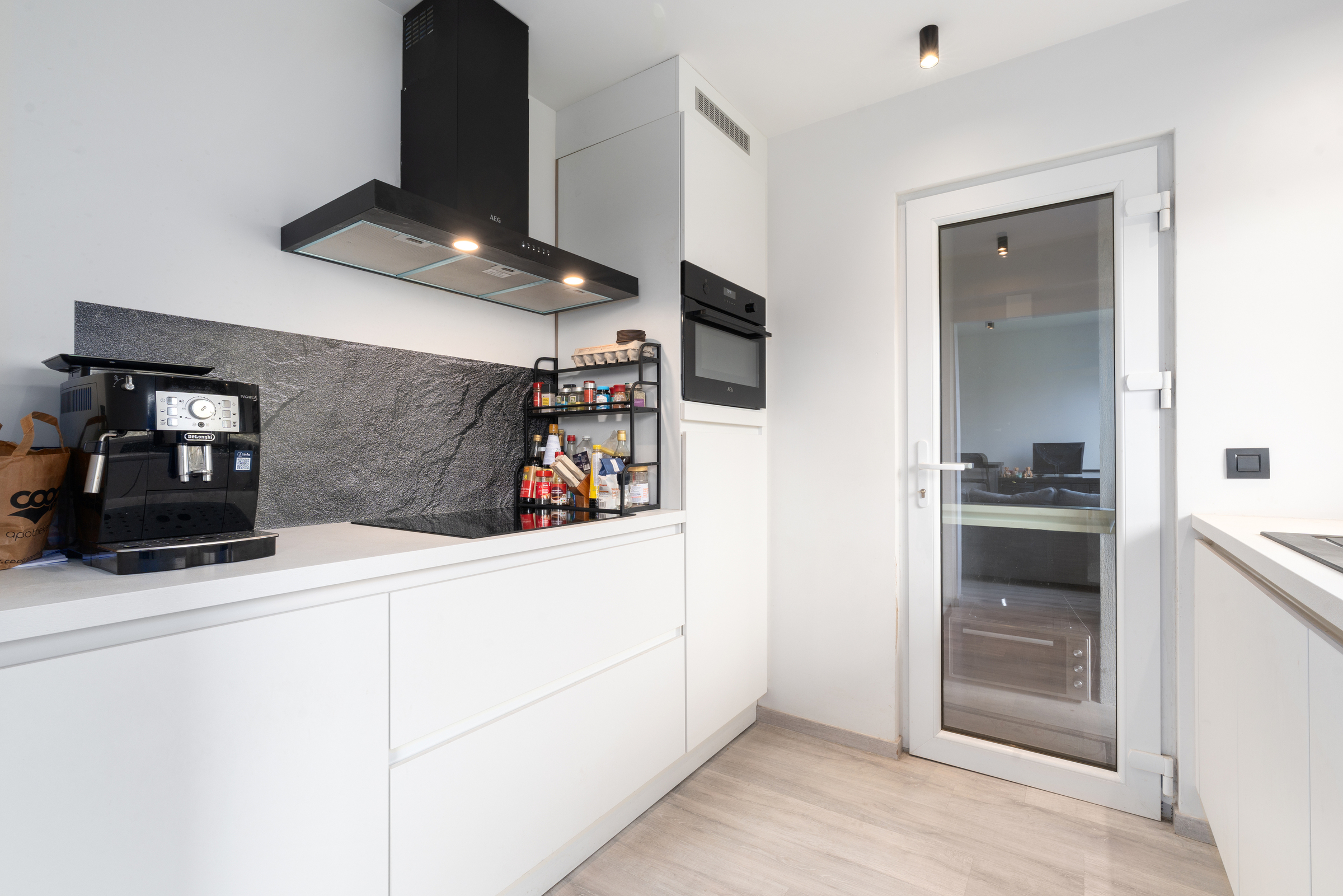 Volledig gerenoveerd appartement met terras en groen zicht - foto 4