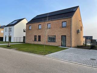 LANDELIJKE HOB MET 3 SLKS & TUIN In de rustige & groene omgeving van Munsterbilzen vinden we project “Munstergaarde” terug.Deze nieuwe woonbuurt is...