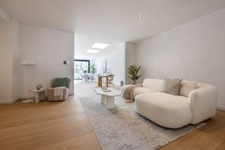 Volledig vernieuwde gezinswoning met 4 slaapkamers in hartje Brasschaat!Deze instapklare woning bevindt zich op een uitstekende locatie in...