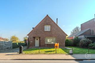 Deze charmante woning is gelegen in De Haan en biedt alles wat je nodig hebt voor comfortabel wonen. De woning bevindt zich op een groot...