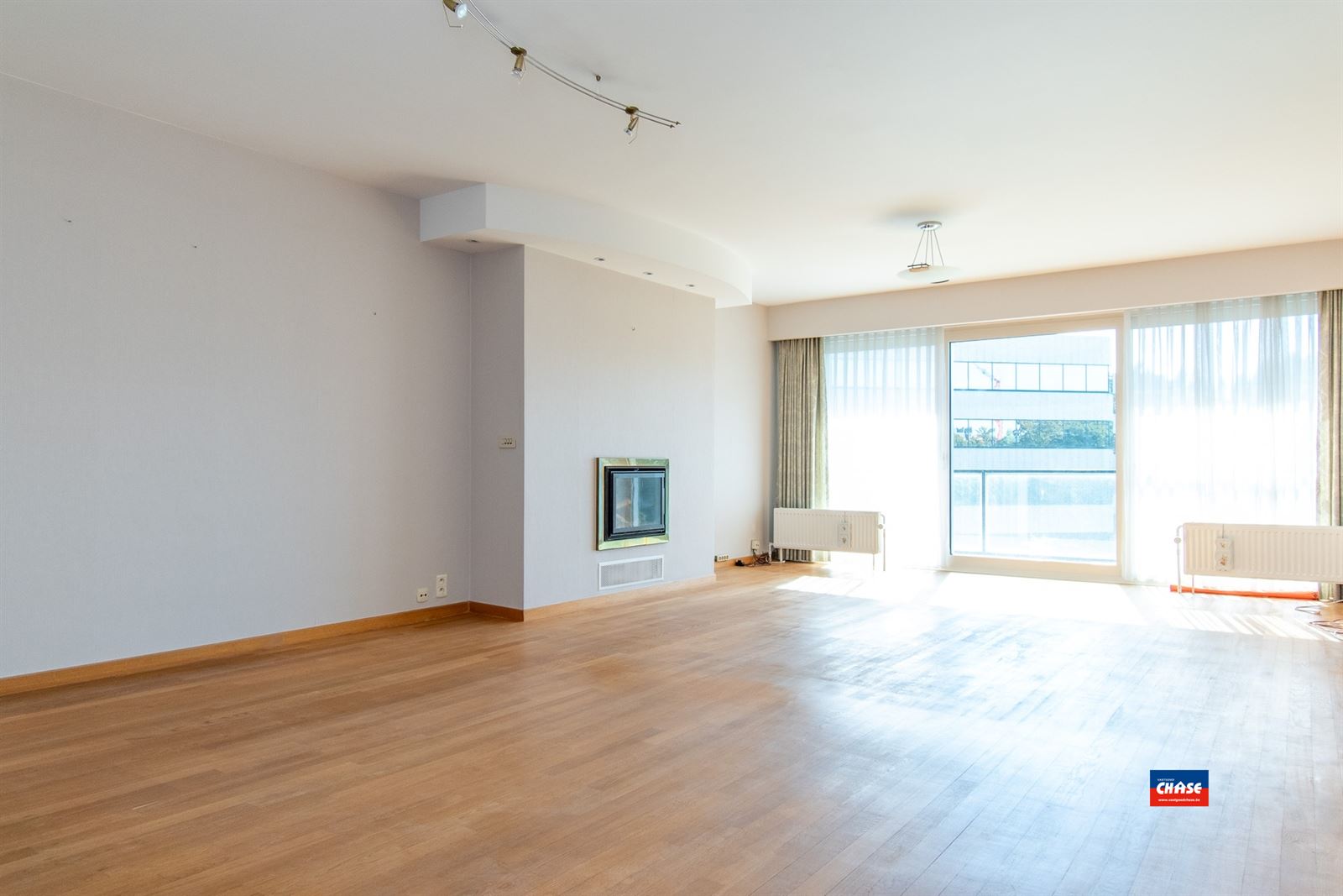 Ruim appartement met 3 slaapkamers, 2 terrassen en autostaanplaats - foto 2