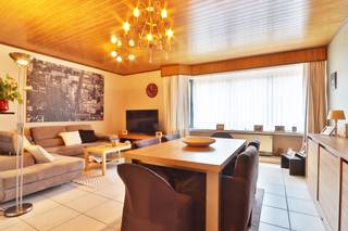 <p>Op zoek naar een ruim goed onderhouden appartement met twee slaapkamers en een overdekt terras in Burcht? <br />Dit appartement, gelegen in een kleinschalig appartementsgebouw van 1995, is gelegen aan de Pastoor Coplaan, een centrale verbindingsas tussen Burcht en Zwijndrecht. <br />De ligging biedt een vlotte verbinding richting E17 en Antwerpen, terwijl ook station Zwijndrecht, winkels en andere dagelijkse voorzieningen vlot bereikbaar zijn. <br />Ook voor fietsers is er een goede aansluiting richting Zwijndrecht, Beveren en Antwerpen door de fietsostrade.<br /><br />Het appartement is ingedeeld als volgt: een inkomhal, een ruime leefruimte met open keuken en een aansluitende koele berging, twee volwaardige slaapkamers, een badkamer, een apart toilet, een wasberging en een overdekt terras.<br /><br />Renovatieplicht van toepassing maar eenvoudig te verbeteren.<br />De elektriciteit is conform tot 2044 en het appartement beschikt over een asbestveilig en asbestvrij asbestinventarisattest.<br />Als bijkomende troef zijn er geen gemeenschappelijke kosten waardoor dit appartement eveneens een ideale opbrengsteigendom betreft.<br /><br />Benieuwd naar dit appartement? Neem contact met ons op voor bijkomende informatie en/of een bezoek via tel. 03 344 77 44 of verkoop@homevast.be.</p>