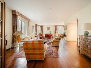 Located on the top floors of a well-kept condominium in Ixelles, on the outskirts of Watermael-Boitsfort, this duplex penthouse in need of...