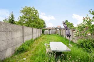 Renovatieproject met tuin in Deurne-Zuid!Op zoek naar een woning die u volledig naar eigen smaak kan renoveren? Dan is deze gesloten bebouwing...
