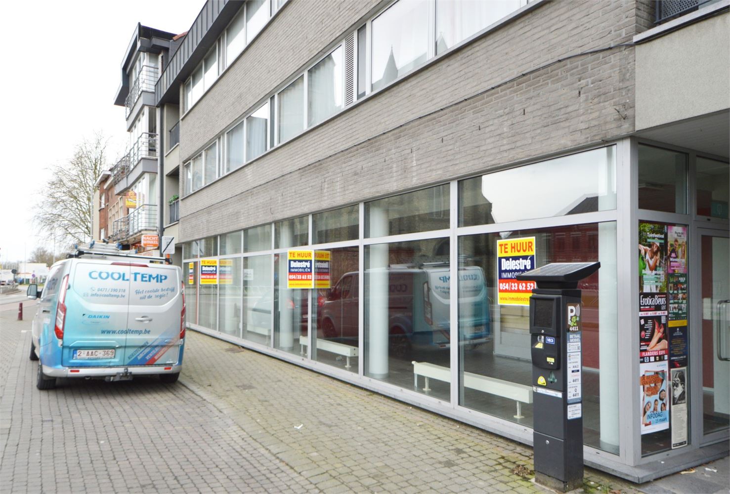 MODERN COMMERCIEEL GELIJKVLOERS 400 M2 OPTIONELE PARKING - foto 2