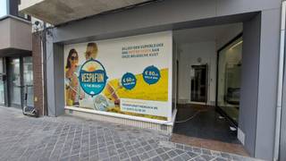 Dit handelspand van 90 m² is gelegen nabij het Casino van Oostende en op wandelsafstand van de zeedijk.Indeling handelspand:* handelsruimte* toilet*...