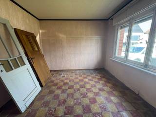 <p>Prachtig en uniek gelegen woning/grond met de mogelijkheid om via sloop/heropbouw aan 6% te bouwen!<br /><br />Mogelijkheid 1: renoveren bestaande woning in de prachtige omgeving (2% registratierechten) <br /><br />Mogelijkheid 2: Sloop/heropbouw<br />Unieke ligging in de rust: aan de Nete in de groene omgeving op 975m² grond.<br />Nieuwbouw: voor 200m² bewoonbare oppervlakte (halfopen bebouwing tegen rechtse buur) geniet u aan een verlaagd btw tarief van 6% in plaats van 21% (sloop/heropbouwwetgeving, mogelijkheid om tot €81.000 te besparen aan btw)<br />Lage registratierechten: aankoop aan 2% registratierechten mogelijk <br /><br />Alle attesten zijn beschikbaar onderaan op onze website.<br />Voor meer info of een bezoek: 0472 22 22 77 of thomas@solittvastgoed.be.</p>