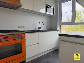 Bienvenue dans ce charmant appartement situé à Aartselaar. Cet immeuble moderne adapté offre une combinaison parfaite de confort et...