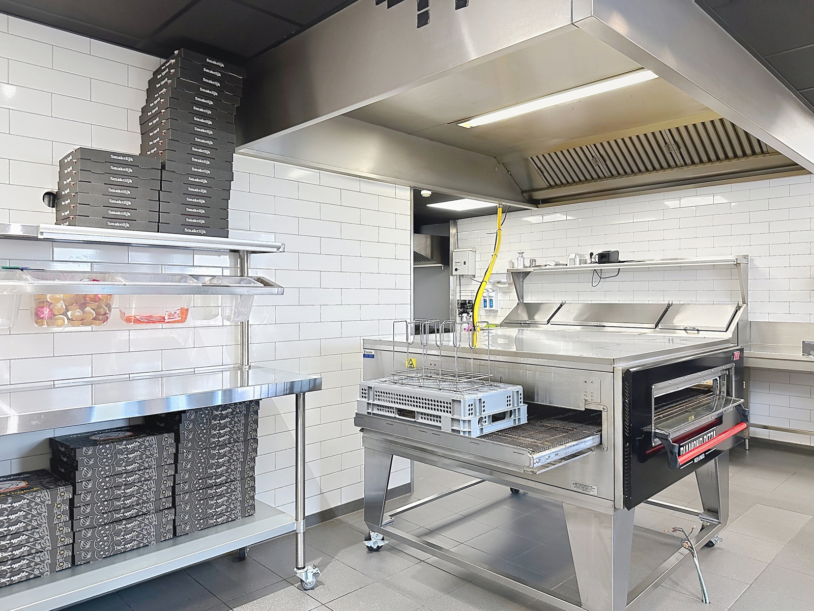 Centraal gelegen handelsruimte met 6 parkings op de A12 - foto 4