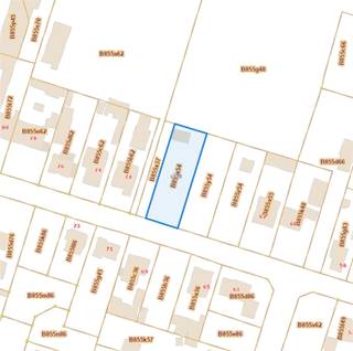 <p>Ontdek dit uitzonderlijk mooi gelegen bouwperceel van 990 m², perfect gepositioneerd in een rustige, groene woonomgeving. <br />De eerste ±50 meter van het perceel liggen in woongebied – ideaal voor de bouw van jouw droomwoning – terwijl de achterliggende zone in agrarisch gebied zorgt voor een blijvend open uitzicht en maximale privacy. Bouwoppervlakte gelijkvloers 12 breedte en 17 meter diepte. Een bijgebouw is mogelijk. Achteraan in de tuin staat reeds een keurig tuinhuis van 45 m².</p><p>Een extra troef:<br />het perceel maakt deel uit van een niet-vervallen verkaveling (V0513), waardoor de bouwmogelijkheden verzekerd en planologisch verankerd zijn.</p><p>Waarom dit perceel een topkans is:<br />Fantastische ligging in een rustige residentiële straat<br />Ruim perceel geschikt voor een stijlvolle open of halfopen bebouwing<br />Vrij zicht achteraan dankzij agrarische zone<br />Geen hinder van overstromingsrisico's<br />Vlotte bereikbaarheid richting centrum en natuur<br />Bouwmogelijkheden volgens duidelijke stedenbouwkundige richtlijnen</p><p>Perfect voor wie droomt van:<br />Een woning met ruime tuin en open landschapsgevoel<br />Rust, privacy en toch een goede verbinding<br />Een investering in een stabiele en gegeerde woonomgeving</p><p>VG, GVV, GSV, GVKR, Vg – woongebied (eerste ±50 m) & agrarisch gebied (achteraan), niet-overstromingsgevoelig gebied, geen voorkooprechten, gelegen in niet-vervallen verkaveling V0513 (29/11/1971). Kadastrale gegevens: Lommel 5 Afd., sectie B, nr. 0855Y54P0000, opp. 990 m².<br />Dit is geen aanbod, alle informatie is steeds onder voorbehoud van materiële vergissingen en/of wijzigingen. De vermelde oppervlaktes zijn louter indicatief. <br /> </p>