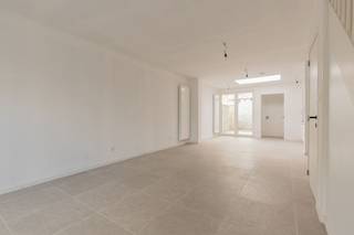 GERENOVEERDE, ENERGIEZUINIGE EN KWALITATIEVE WONING MET 3 SLAAPKAMERS EN TERRASligging nabij centrum met vlotte bereikbaarheid via N16, A12 en...