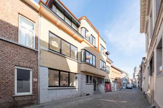 Ruim en luxueuze duplex appartement van 145 m². (waarvan 25 m² terras).Residentie Salus, een voormalige dokterswoning die met oog voor detail en...