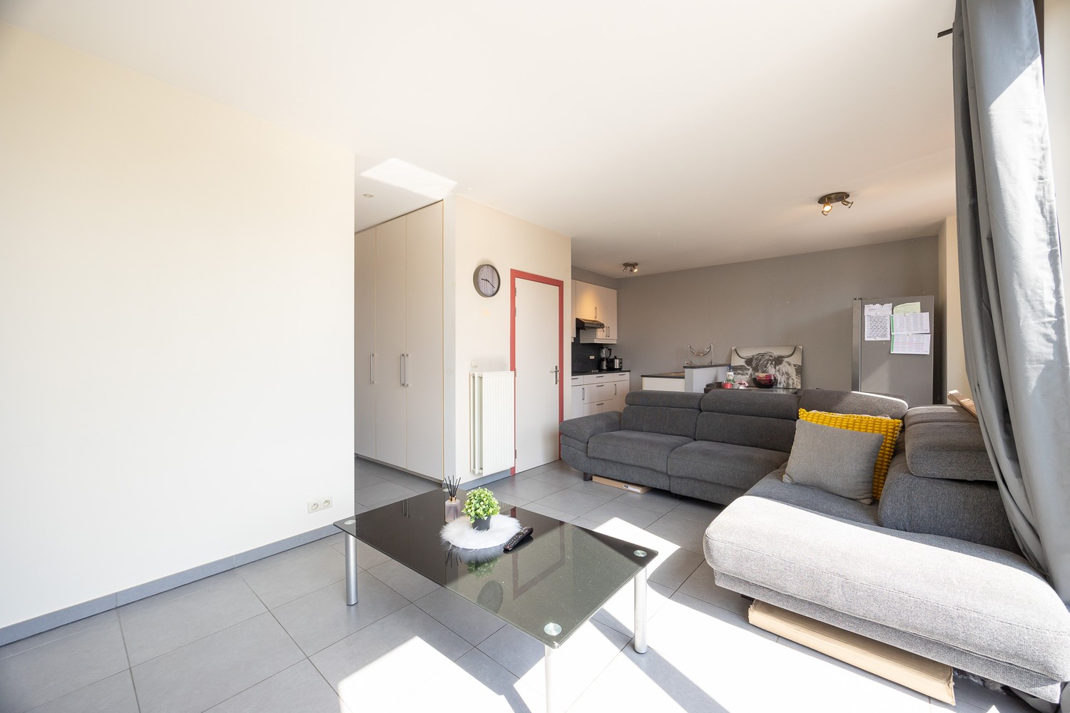 Centraal gelegen 1-slaapkamerappartement op tweede verdieping van een klein gebouw - photo 2