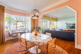 Dans la partie la plus prestigieuse de Jan Van Rijswijcklaan se trouve cet appartement exceptionnellement spacieux situé dans un élégant immeuble...