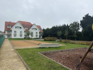 Hotelkamer te koop in recent project, vlakbij Ganzepoot en het historisch centrum van Nieuwpoort.Deze hotelkamer is een gelijkvloers familiekamer met...