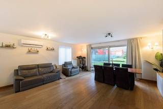 In een rustige straat op slechts één kilometer van het centrum van Harelbeke bevindt zich deze charmante woning met een  landelijke uitstraling.Inkom...