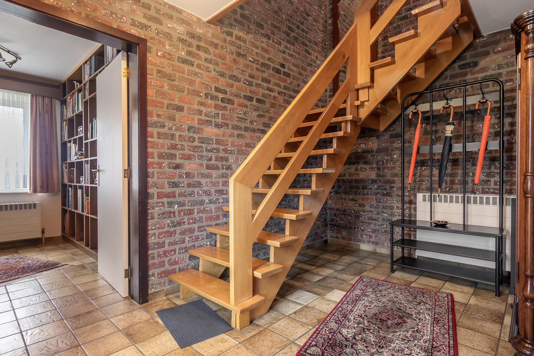 Comfortabele ruime gezinswoning  met 4-5 slaapkamers op 10 are - foto 3