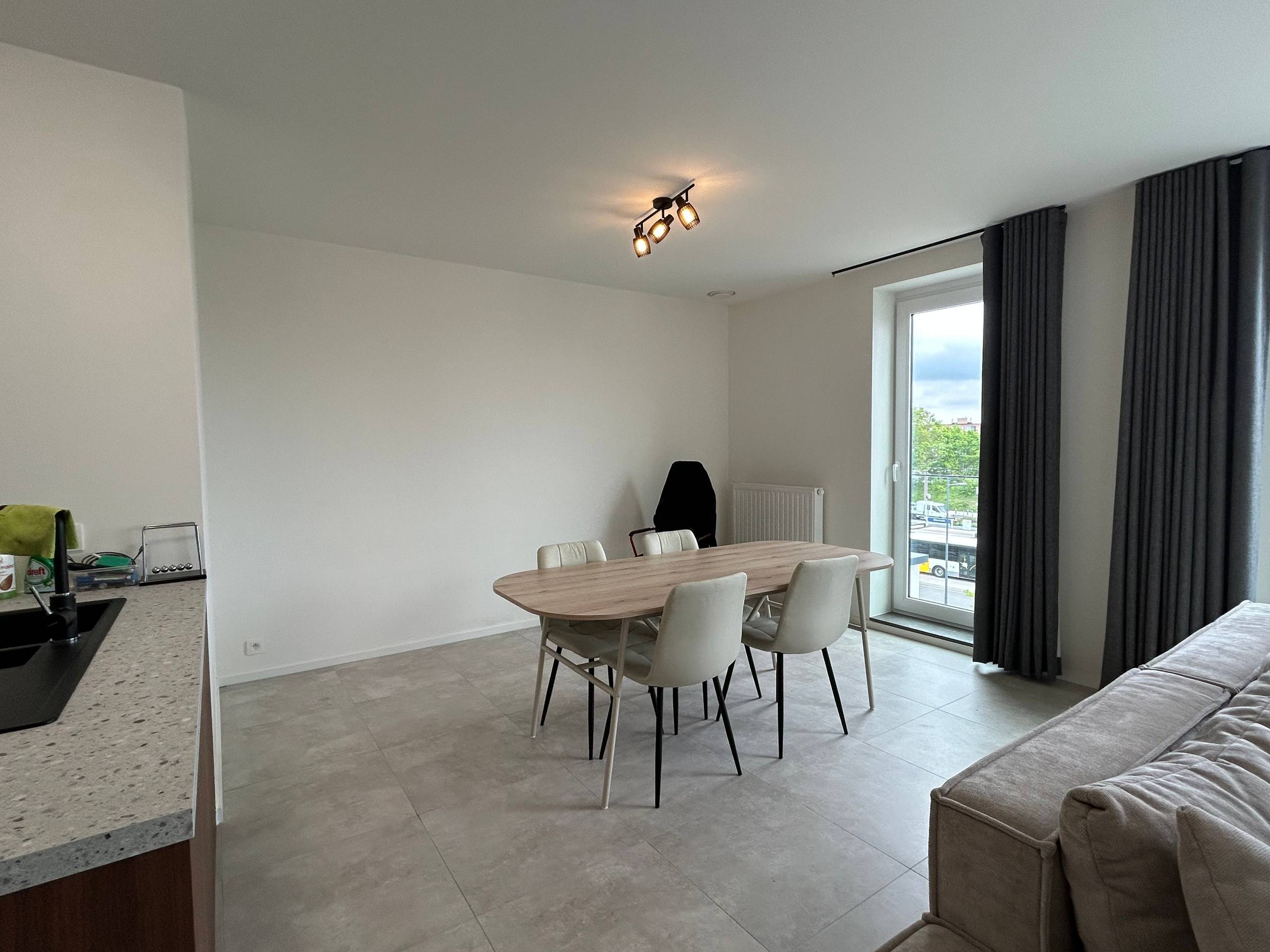 Ruim én nieuw 2-slaapkamerappartement met terras gelegen in het centrum van Diksmuide! - foto 5